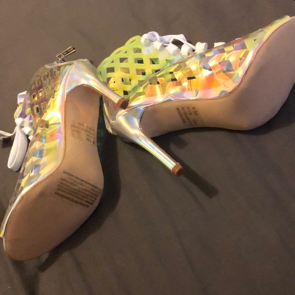 Let it show heel brand new never worn. - Picture 2 of 4